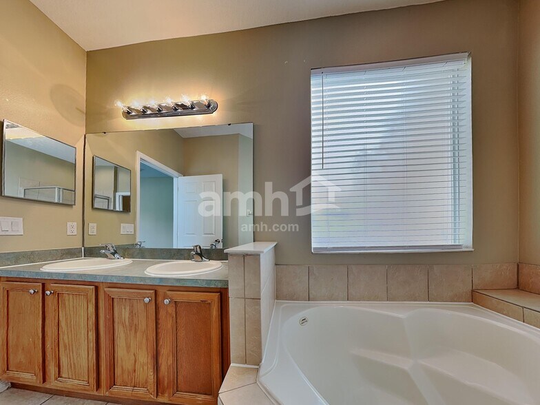 Building Photo - 1419 Hunterman Ln