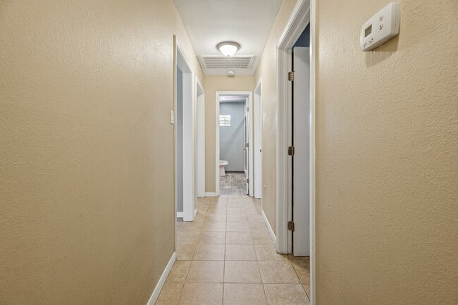 Building Photo - 3209 Chestershire Dr