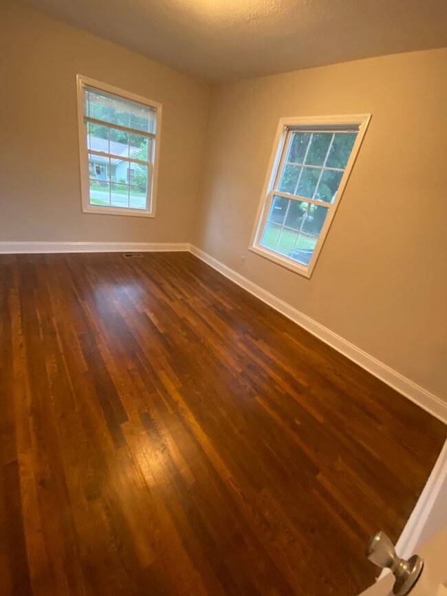 Building Photo - Charming 3 bedroom home in the heart of do...
