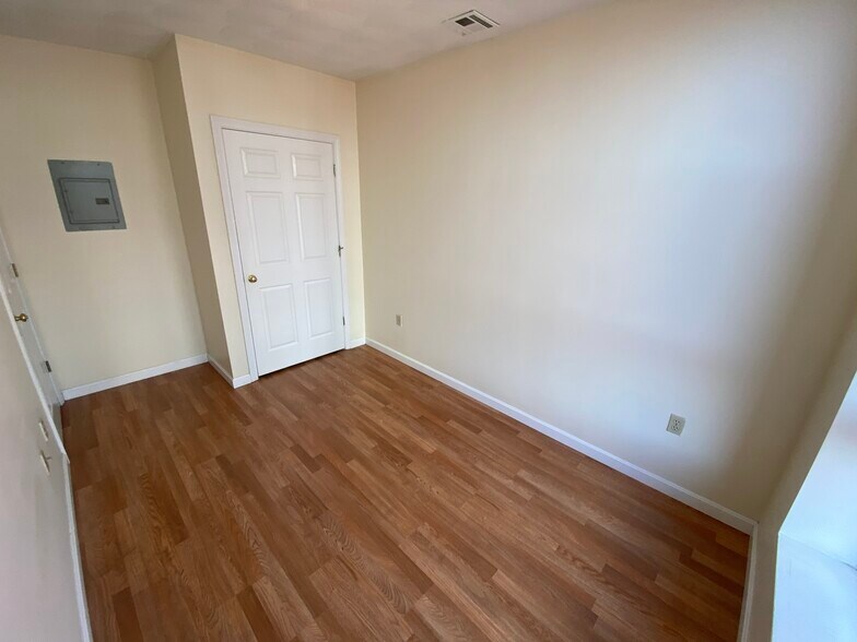 Building Photo - 68 Essex St