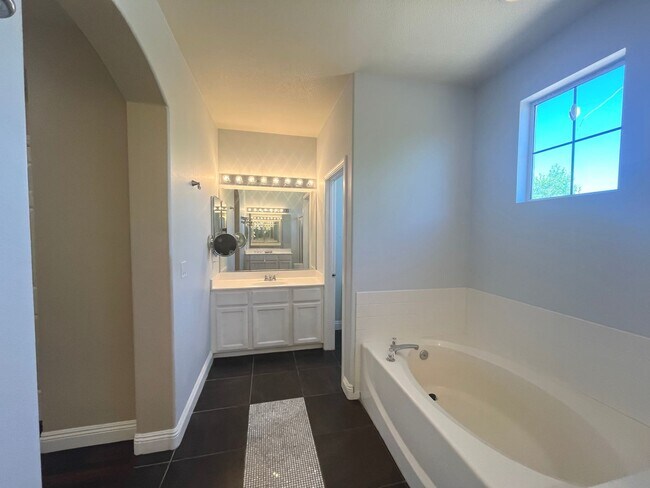 Building Photo - Discover this Gem w/sparkling pool & spa!
