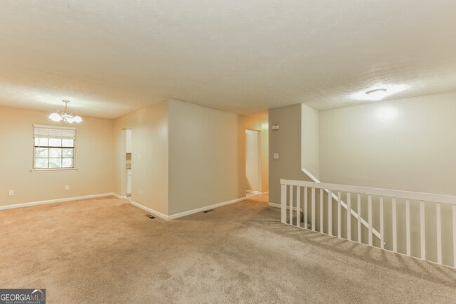 Building Photo - 5869 Bobbin Ln