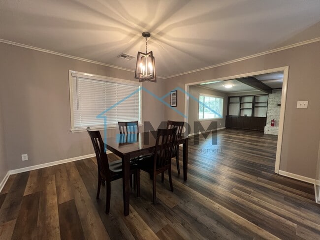 Building Photo - 616 Lakeshore Dr