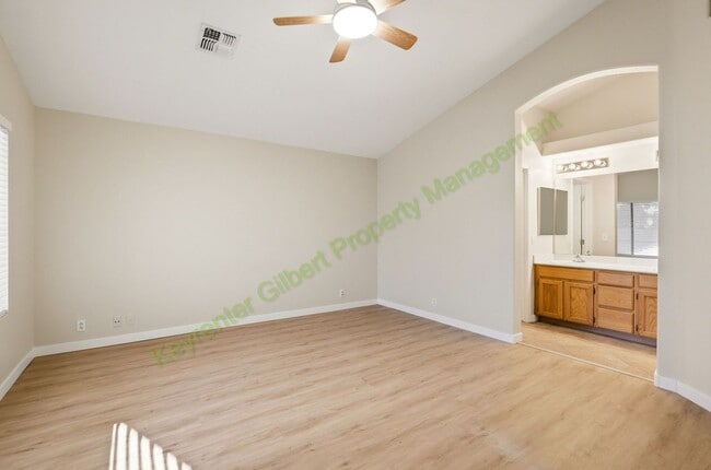 Building Photo - Charming Gilbert Home with Spacious Living & Prime Location