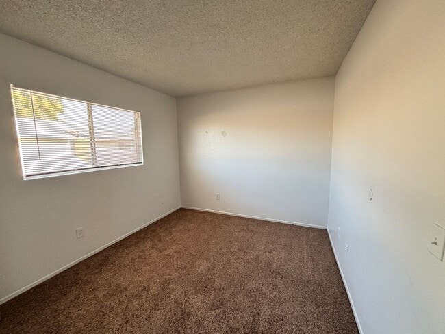 Building Photo - East Palmdale Townhouse