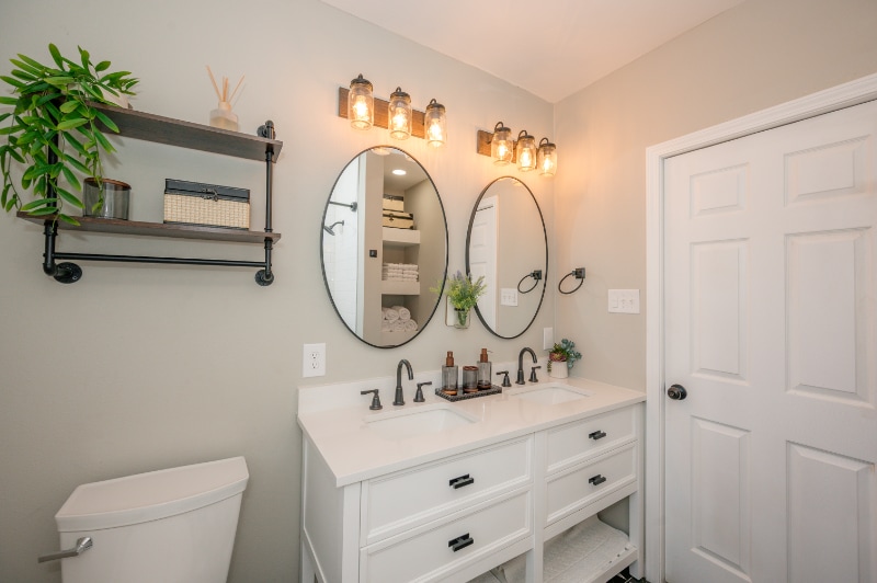 Building Photo - 611 W Houston St