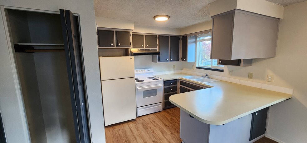 Building Photo - 2683 12th Pl SE