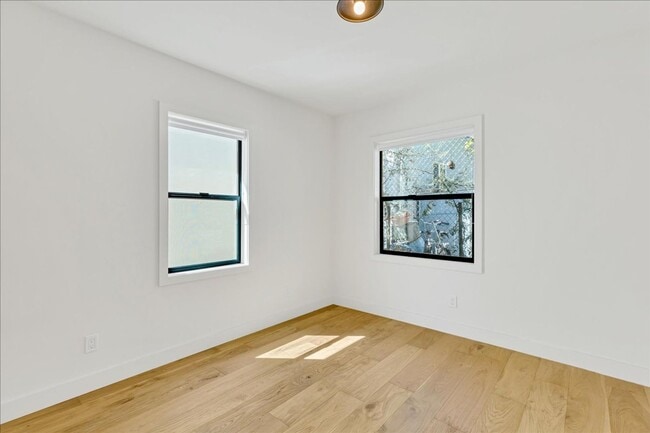 Building Photo - 3381 N Eagle Rock Blvd