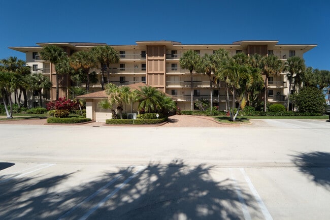 Building Photo - 2501 Marina Isle Way