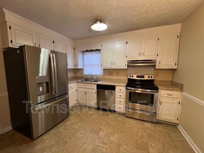 Building Photo - 3330 Crosswinds Dr