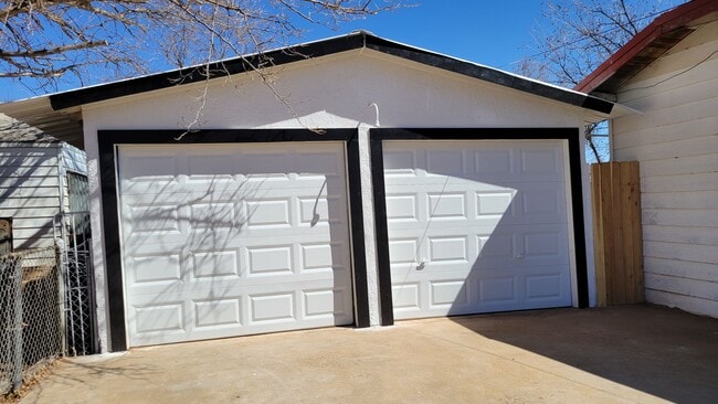 Building Photo - Totally Updated 3/1/2 A MUST SEE! Available July 2026