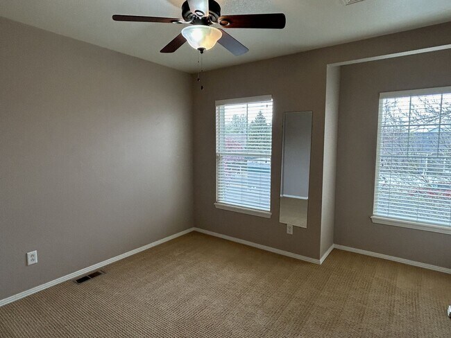 Building Photo - Spacious 3 Bed, 2.5 Bath Home with Attached Garage and Pool Access - Available Now