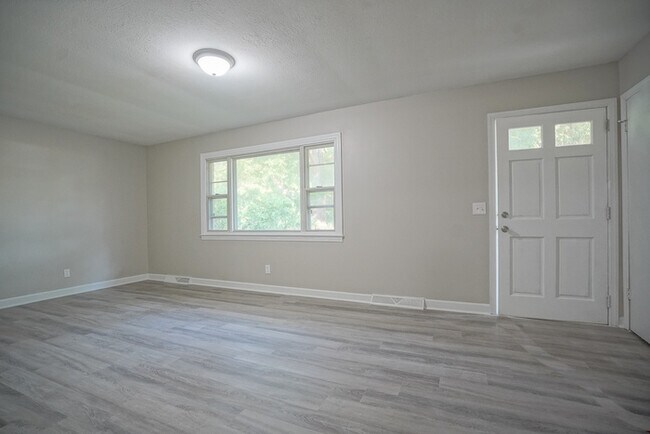Building Photo - 246 Acorn Acres Rd