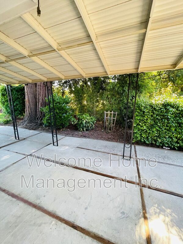 Building Photo - 3945 Euclid Ave