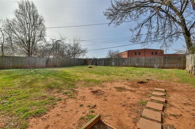 Building Photo - 2105 Carpenter Dr