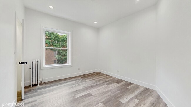 Building Photo - 6500 N Bosworth Ave