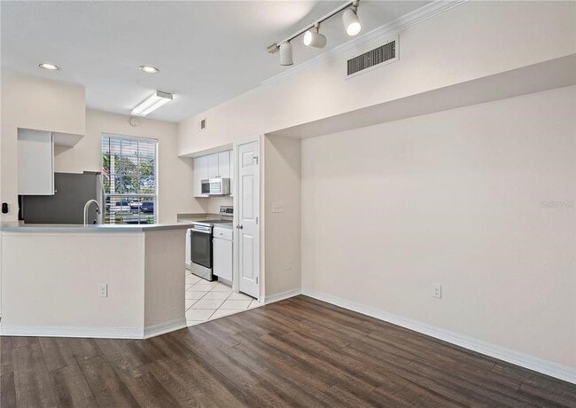 Building Photo - 10512 White Lake Ct