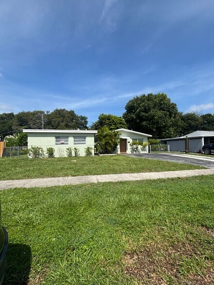 Building Photo - 9109 Bamboo Dr