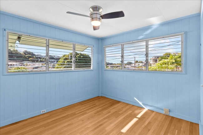 Building Photo - Lovely Moanalua Valley home with spacious ...