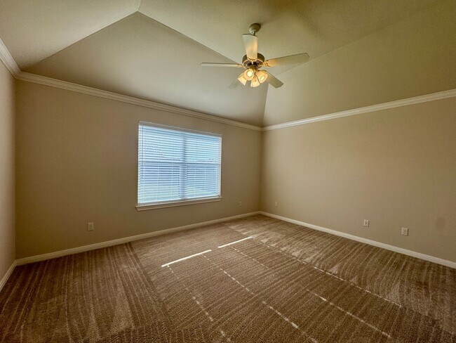 Building Photo - 3BR / 2BA Duplex in Hewitt, Texas | Midway ISD *Leasing Special Available*