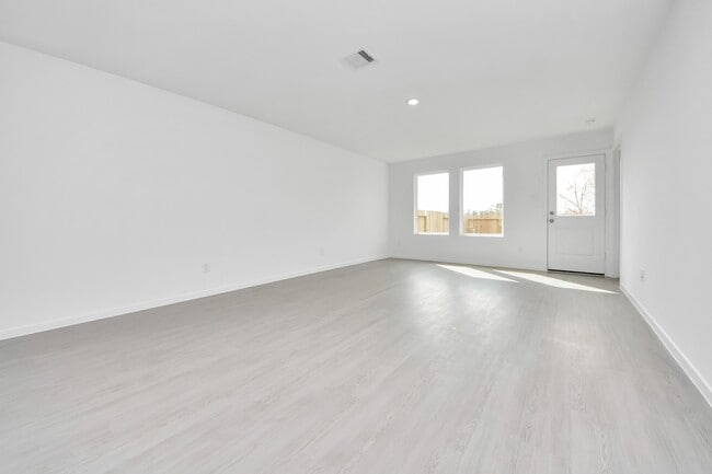 Building Photo - 29643 Knollwood Bay Rd