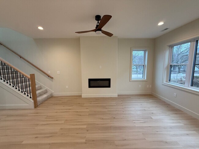 Building Photo - 6711-6715 New Town Ave.