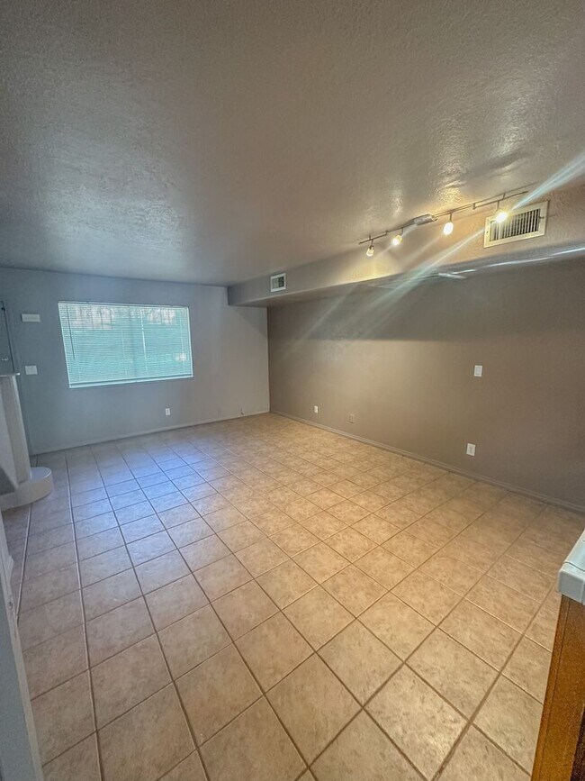 Building Photo - 423 Las Casitas Way