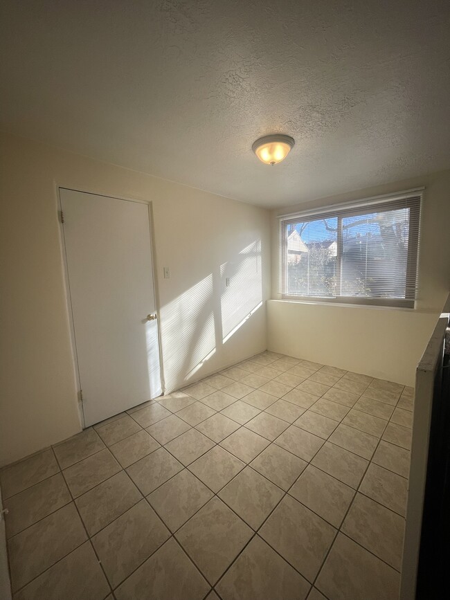 Building Photo - 3112 Colorado St NE