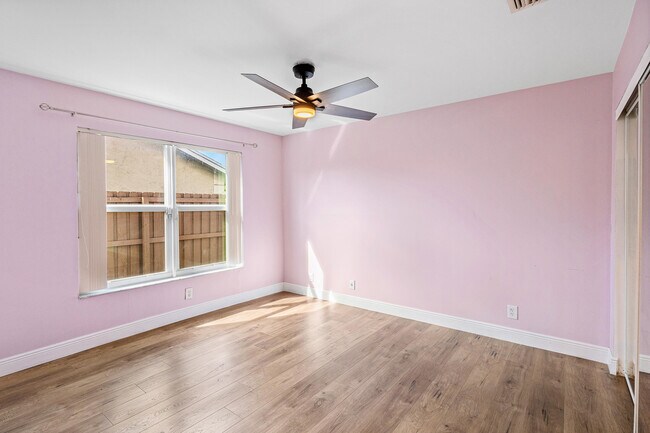 Building Photo - 1100 Basswood Pl