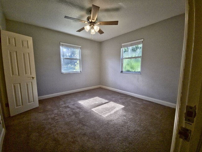 Building Photo - Glimpse Lake Minneola from the heart of do...