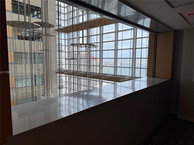 Building Photo - 1395 Brickell Ave