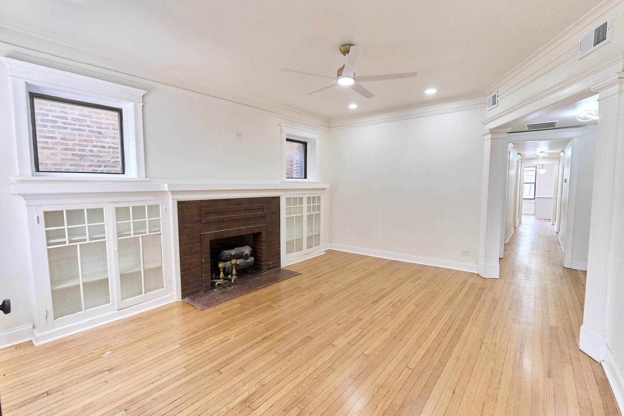 Building Photo - 6142 S Rhodes Ave