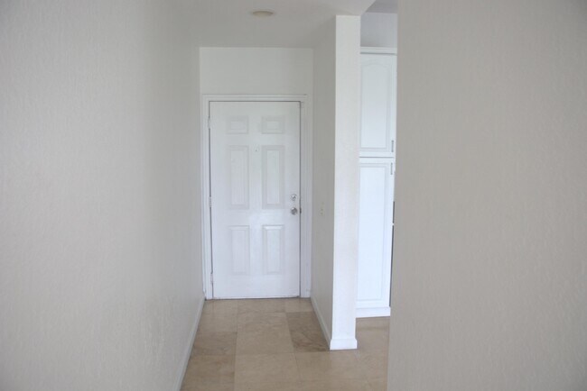 Building Photo - 1610 Presidential Way