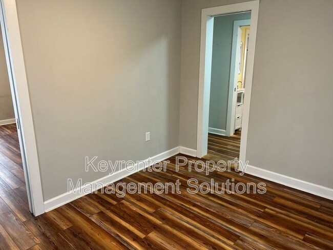 Building Photo - 2312 Poplar St