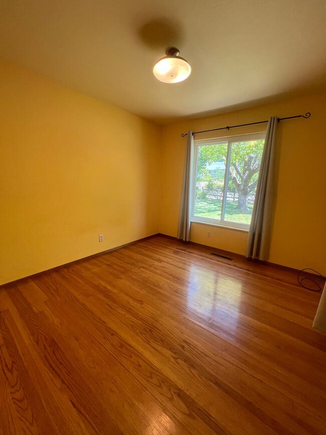Building Photo - Beautifully Landscaped Home in Rincon Valley!