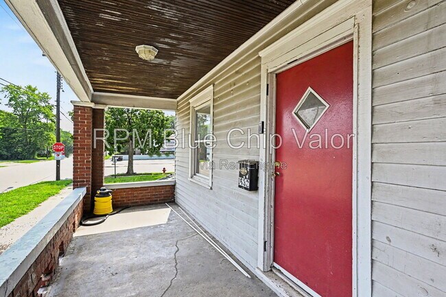 Building Photo - 1832 Woodlawn Ave