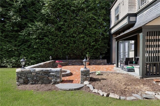 Building Photo - 107 Old Beach Rd