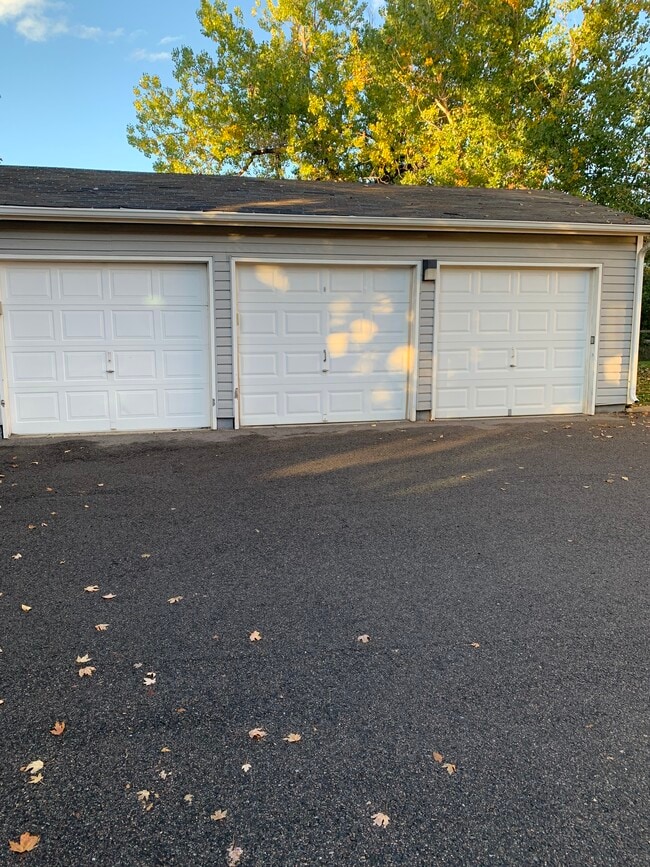 Building Photo - 8309 W 90th Pl