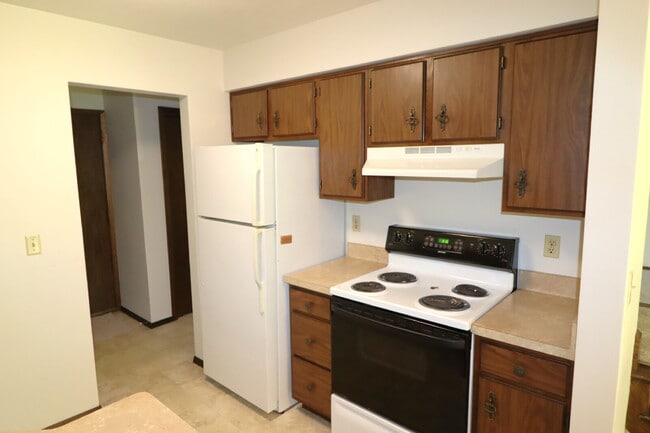 Building Photo - Nice side by side Appleton Duplex