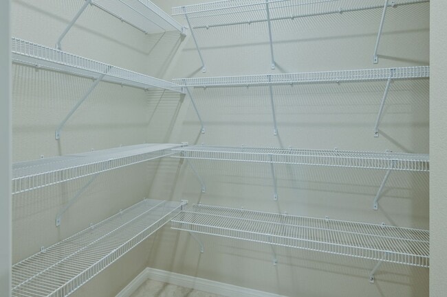 Building Photo - Mountains Edge!! Gated!!  4 bedrooms!! Primary Bedroom and bath down Stairs!! 2 Primary bedrooms!...