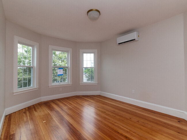 Building Photo - 511 Geneva Ave