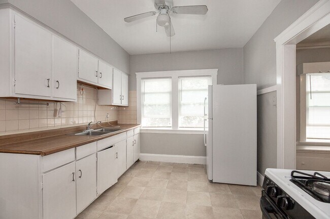 Building Photo - 13416 Harlon Ave