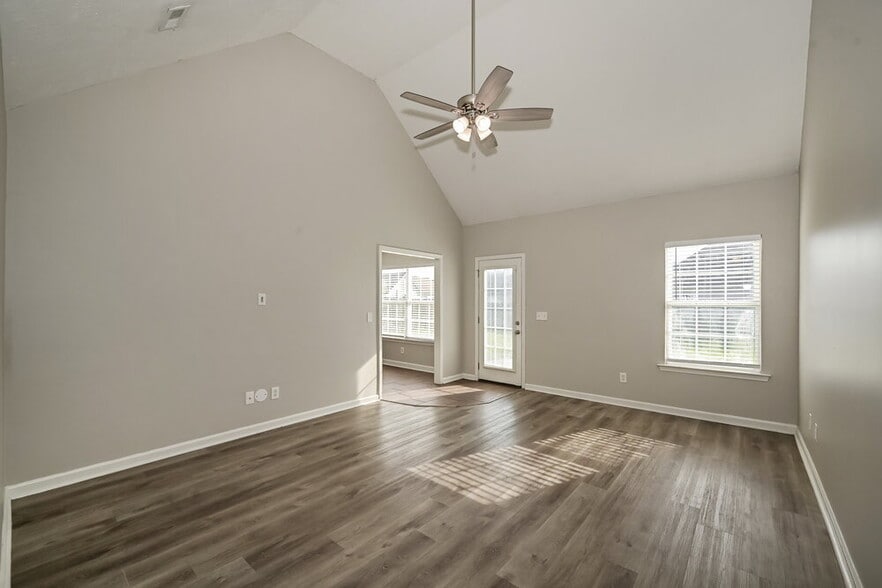 Building Photo - 2625 Weatherford St