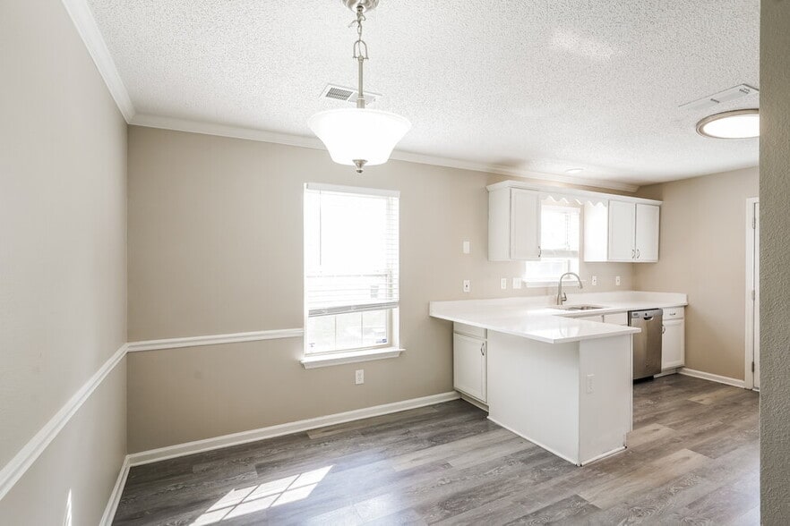 Building Photo - 3944 Rock Creek Dr