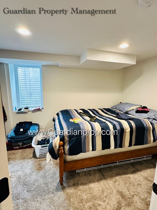 Building Photo - St Louis Park Single Family Home, Dishwasher, Garage, Patio