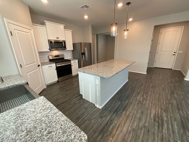 Building Photo - Mountain views in Rocking K Community