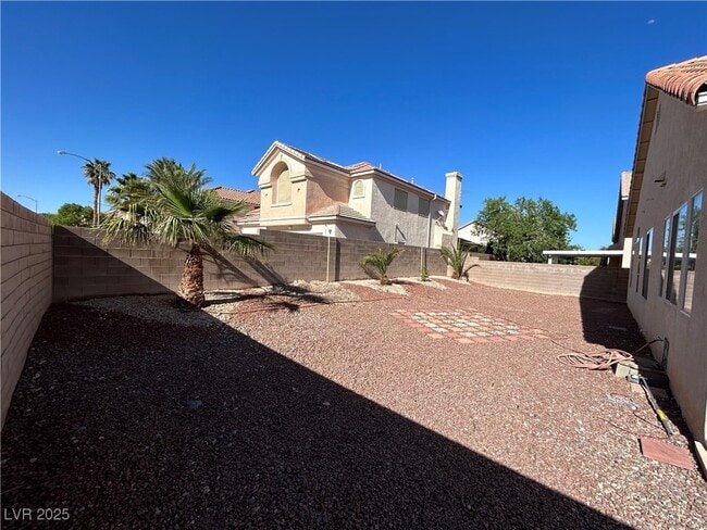 Building Photo - 8026 Bonaventure Dr