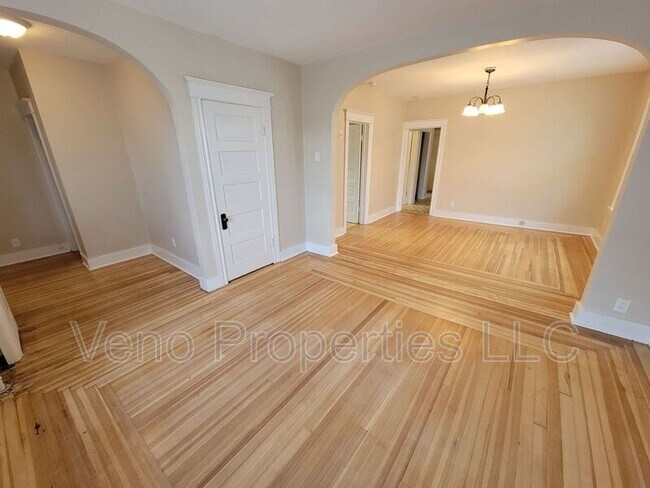 Building Photo - 307 Altamont Ave.