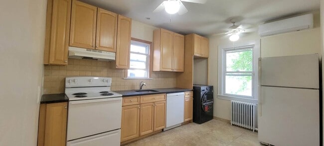 Building Photo - 146 10 St