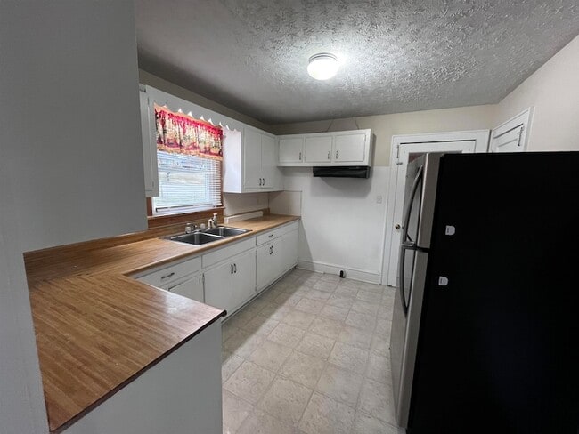 Building Photo - 1408 Grove Dr